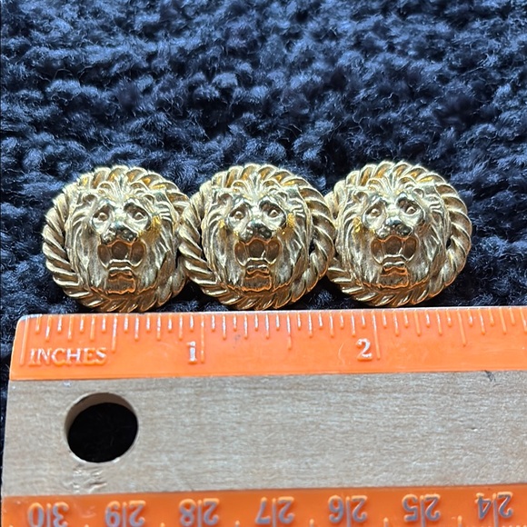 Vintage Gold Lion Head Brooch Set - Picture 2 of 2